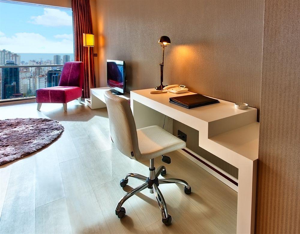 Flora Suites Atasehir Istanbul Exterior photo